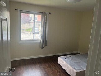 Building Photo - 250 Tanglewood Ln