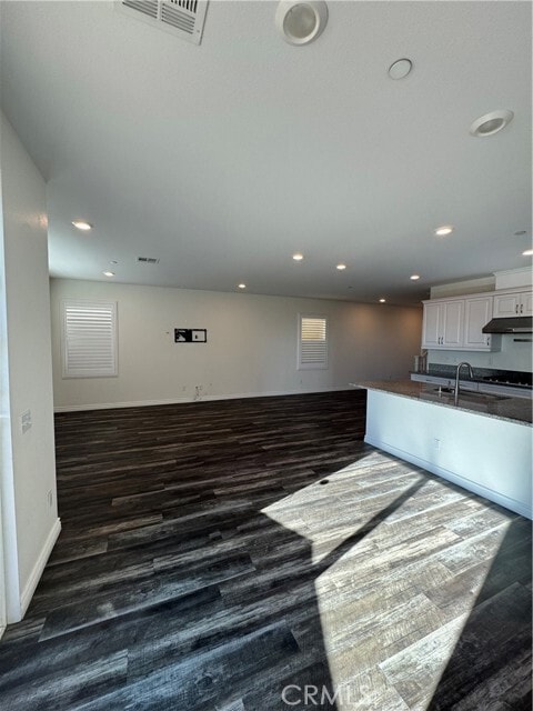 Building Photo - 2388 Yasamin Pl