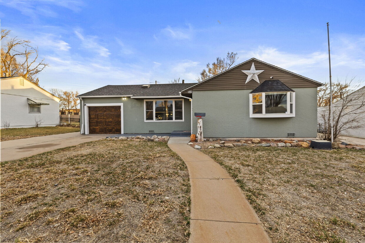 Primary Photo - "Charming 3-Bedroom Pueblo Home with Cozy ...