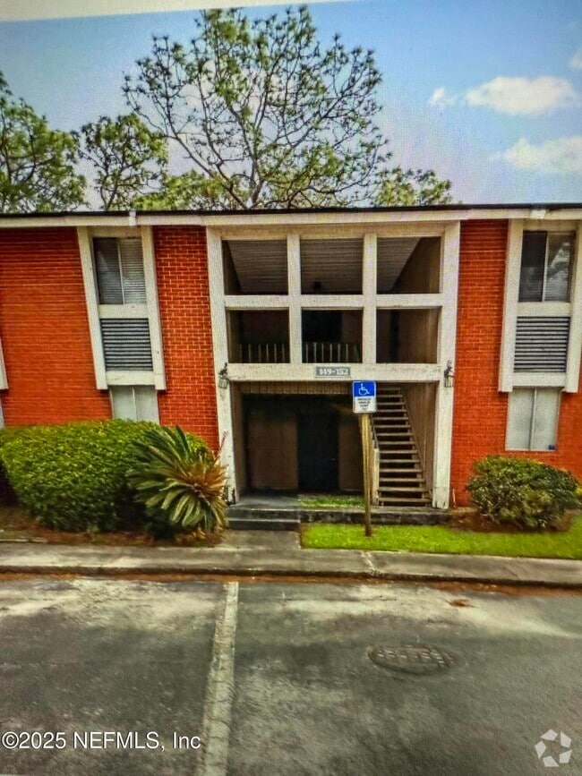 Building Photo - 8849 Old Kings Rd S