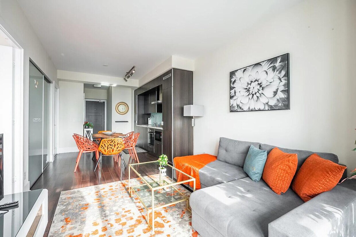 Primary Photo - 300 Front St W