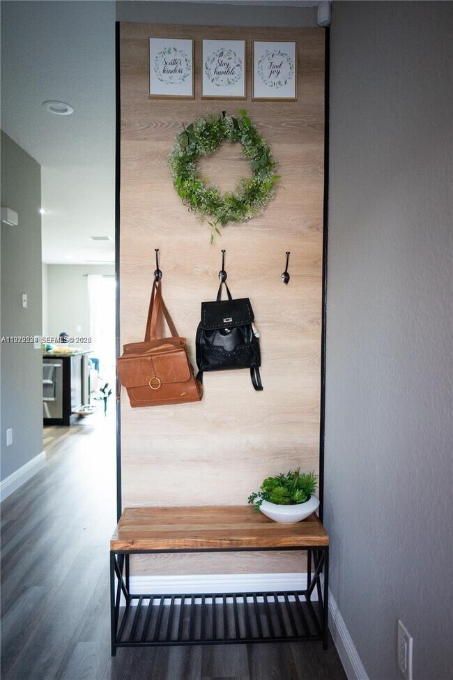 Foto del edificio - 7941 Catalina Cir