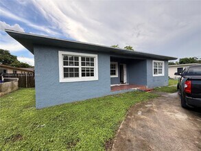 Building Photo - 6210 SW 27th St