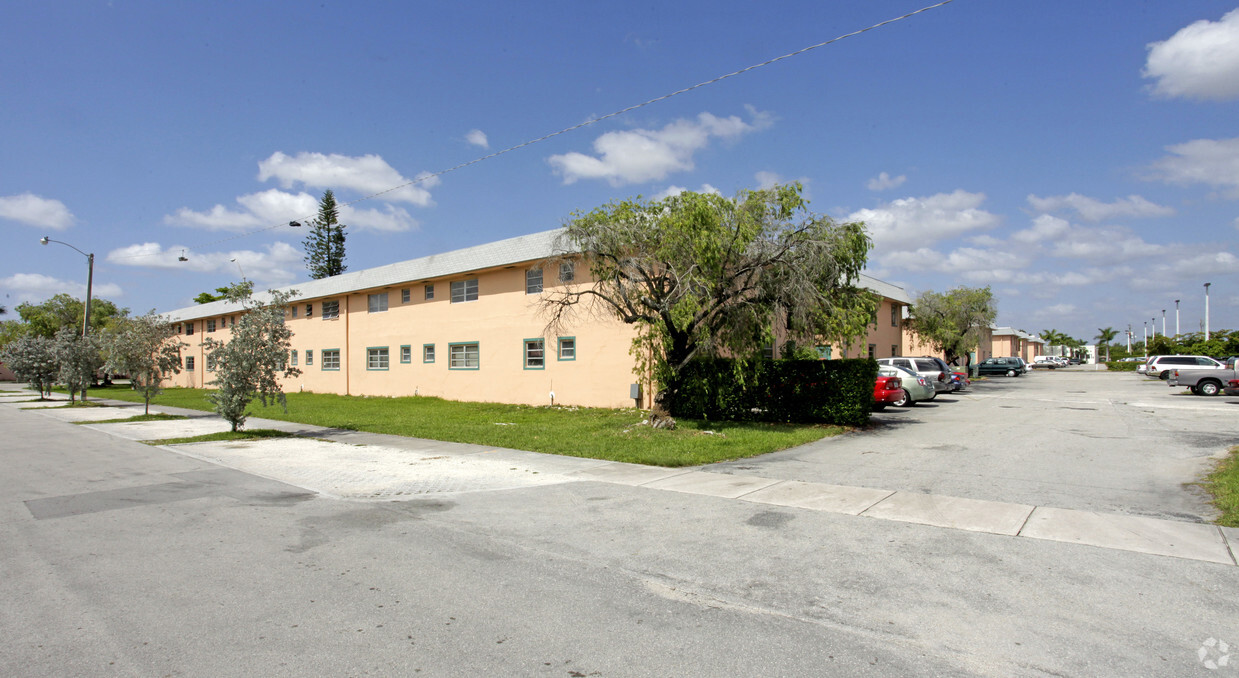 Building Photo - West Dade II