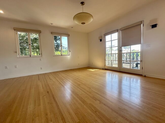 Primary bedroom - 1160 S Crescent Heights Blvd
