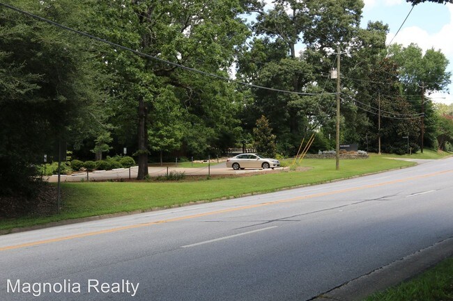Foto del edificio - 2 br, 2 bath House - 525 S. College Street