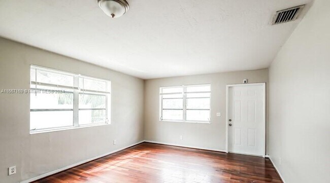 Foto del edificio - 4210 SW 18th St