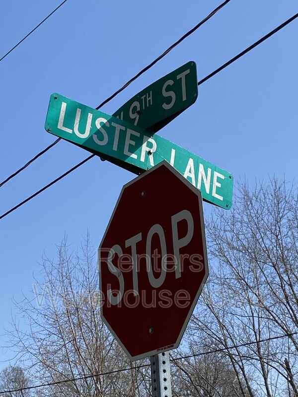 Building Photo - 904 Luster Ln