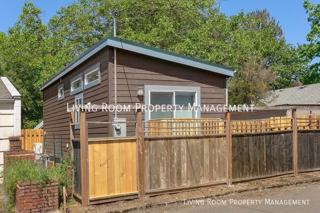 Building Photo - Crisp & Clean - Detached ADU With Privacy ...