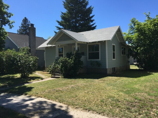 Building Photo - One Bedroom Plus Home Centrally located in...