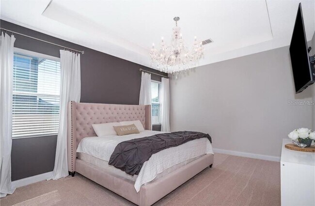 Foto del edificio - 8754 Ribault Ave