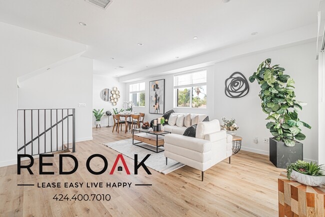 Building Photo - 11956 Vanowen St