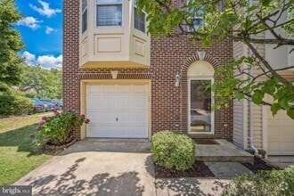 Building Photo - 210 Golden Larch Terrace NE