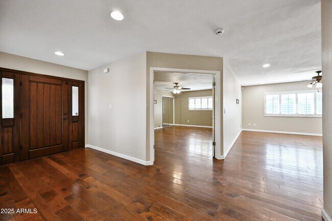 Foto del edificio - 324 W Willow Ave