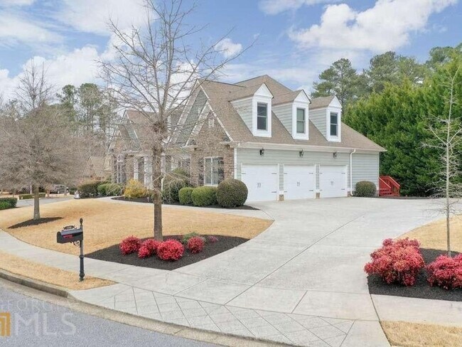 Building Photo - Gorgeous 5/5.5 Bedroom Single Family Home ...