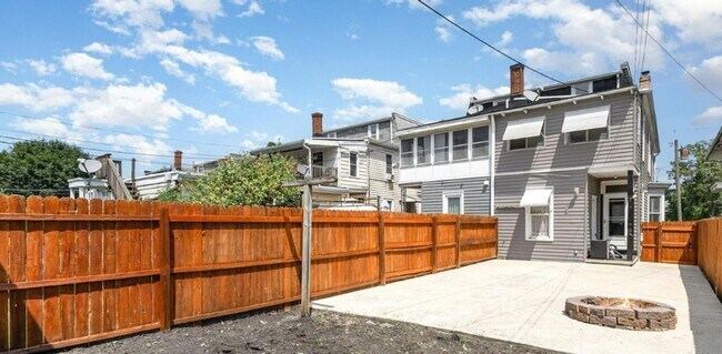 Foto del edificio - Available Now! Charming 5 Bedroom, 2 Bath ...