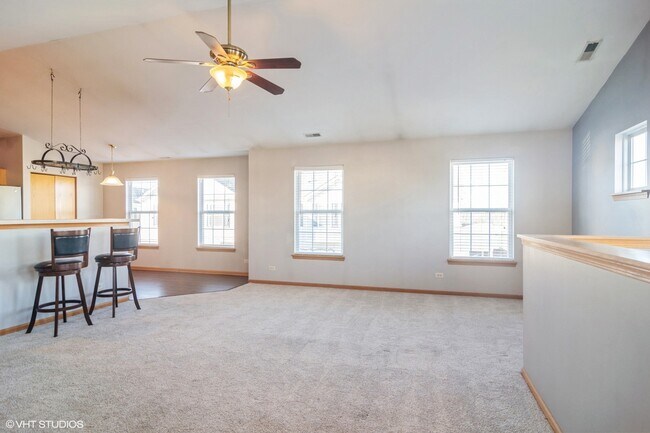 Building Photo - 637 Arbor Cir