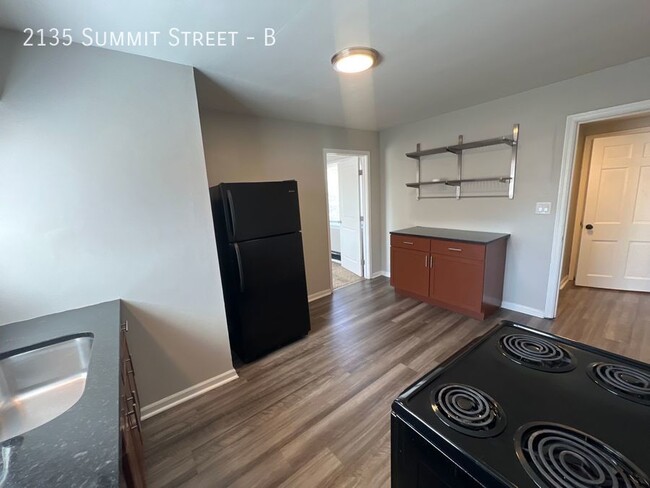 Foto del edificio - 2135 Summit St