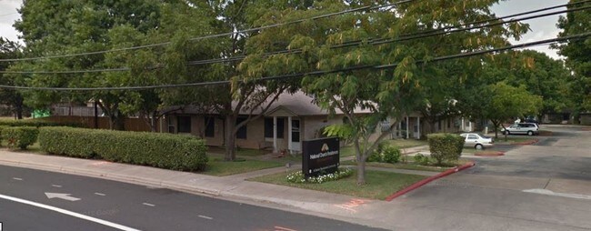 Building Photo - 808 Eberhart Ln