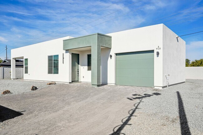 Foto del edificio - 910 E Roma Ave