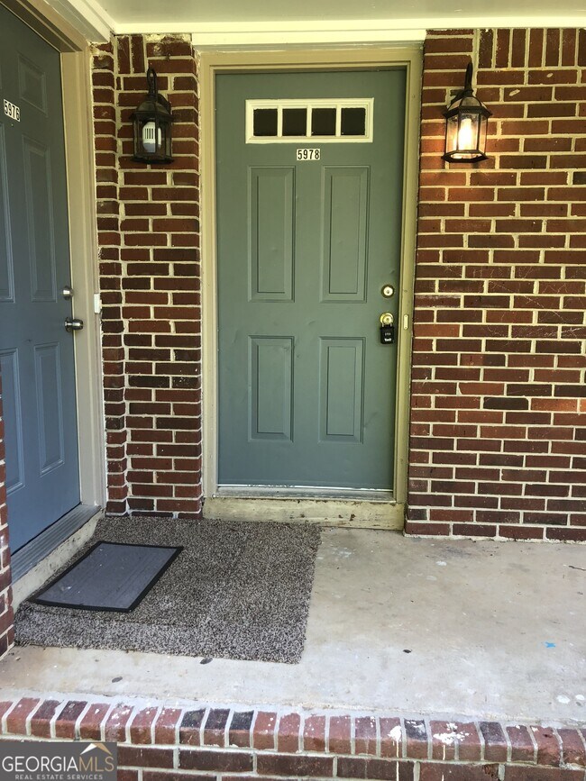 Foto del edificio - 5978 Sherwood Pl