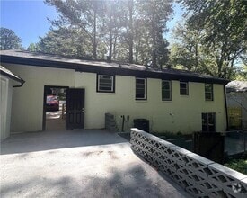 Building Photo - 2545 Plantation Dr
