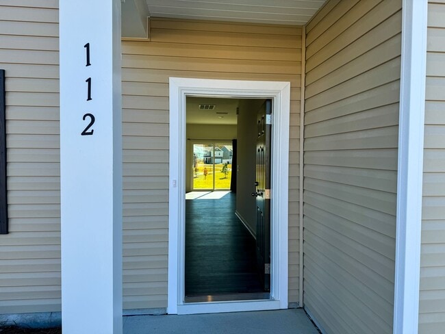 Foto del edificio - Brand new 2100sqft 4-bedroom / 3-Bath in t...