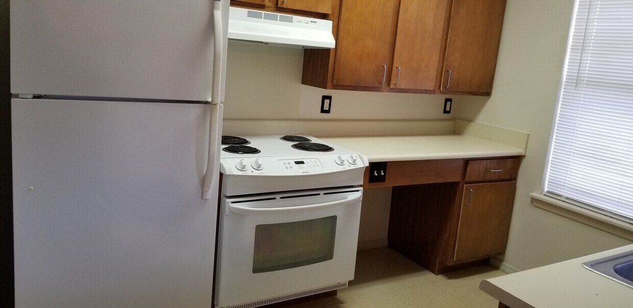 Accessible Kitchen - 2309 E Anna St