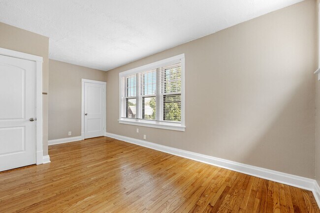 Foto del edificio - 3946 Fairview Ave