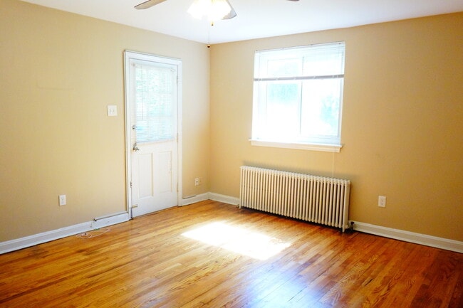 Foto del edificio - 8203 Garland Ave