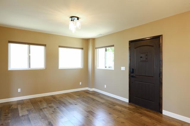 Building Photo - 4960 Vista Pl