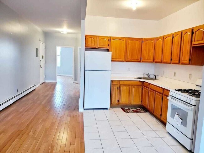 Kitchen - 5638 Myrtle Ave