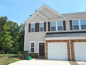 Building Photo - 2501 Silverthorn Dr
