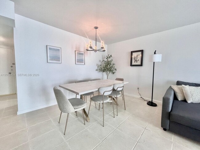 Foto del edificio - 5838 Collins Ave