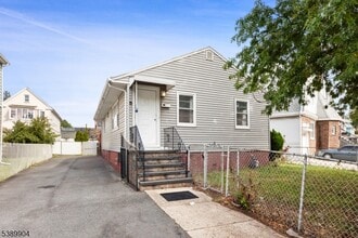 Building Photo - 807 Canton St