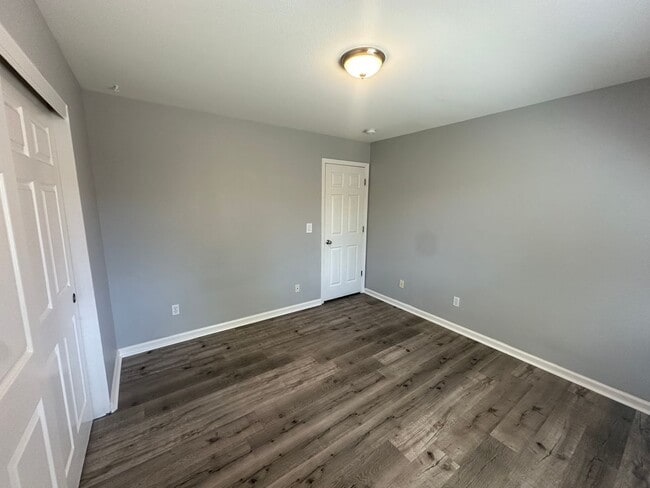 Foto del edificio - MOVE IN SPECIAL!! DEPOSIT MOVES YOU IN!!!