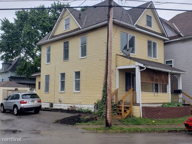 Primary Photo - 5 br, 1.5 bath House - 130 Pillow St