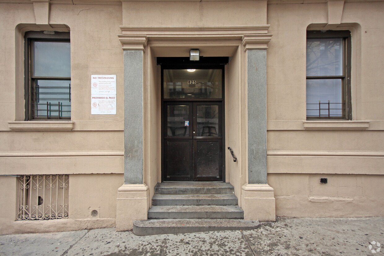 Building Photo - 823-825 W 180th St