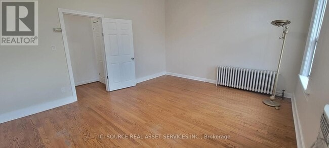 Building Photo - 360 Gerrard St E