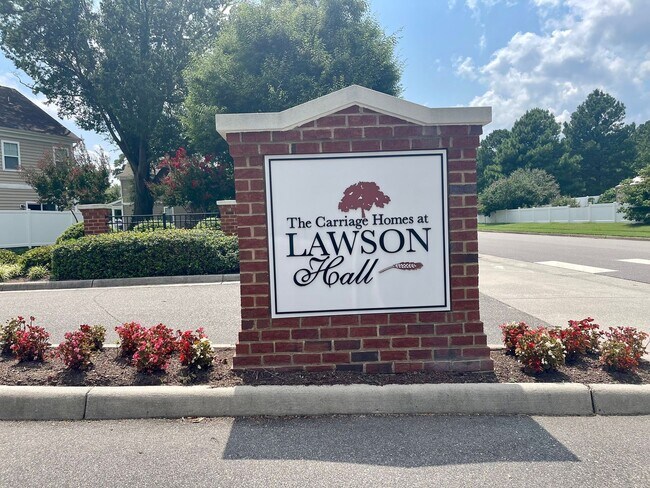 Building Photo - Stunning VB Townhome Style Condo