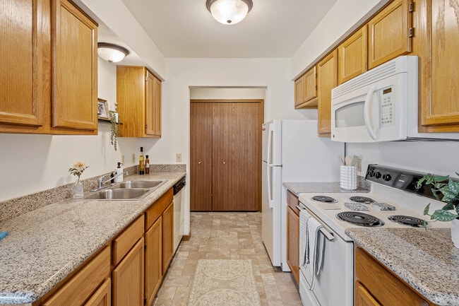 Building Photo - Brookmeadow Apartments