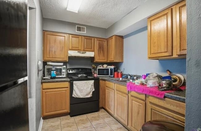 Kitchen - 1128 Dimarco St