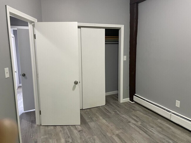 Foto del edificio - 196 N Main