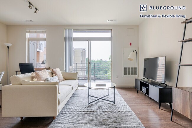 Building Photo - 36 River St