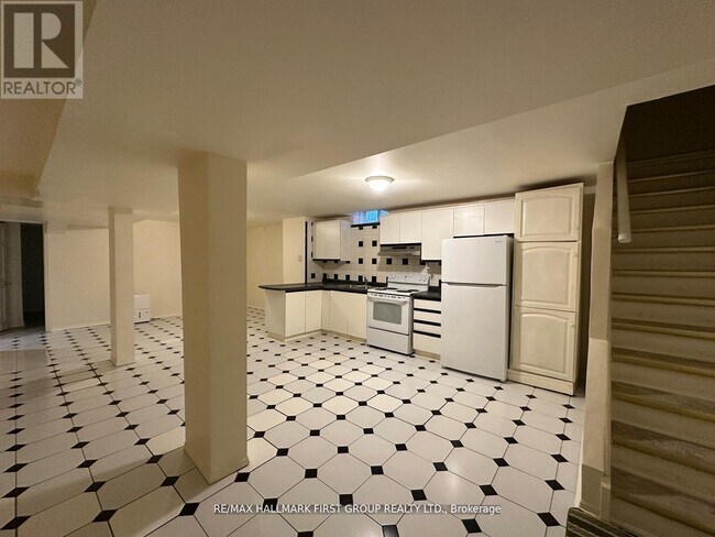 Building Photo - 537 Sundown Crescent