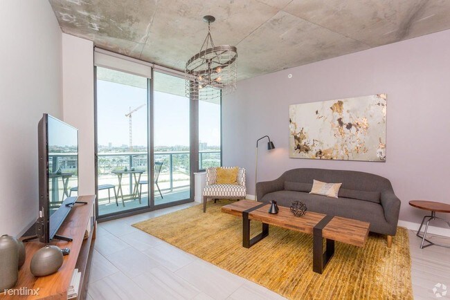 Building Photo - Studio, 1 bath  - 115 NE 32nd St Apt 1005