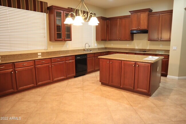 Building Photo - 860 W Macaw Dr