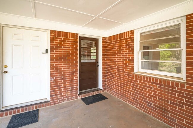 Foto del edificio - Updated 3BR Home with Fenced Yard on Quiet Street in Lake City