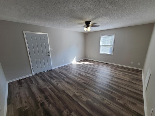 Foto del edificio - 134 Calvin Ct