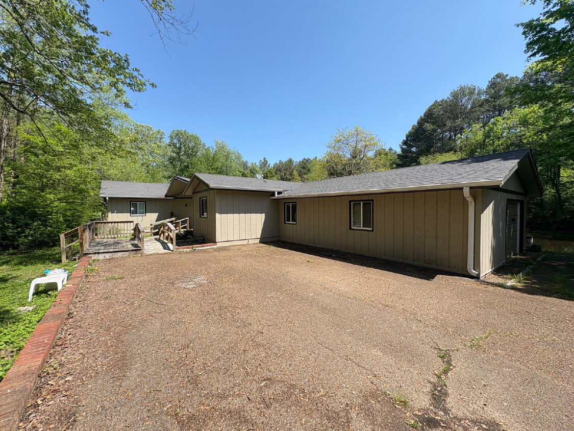 Primary Photo - "Charming 3-Bed Oasis with 2 Full Baths in...